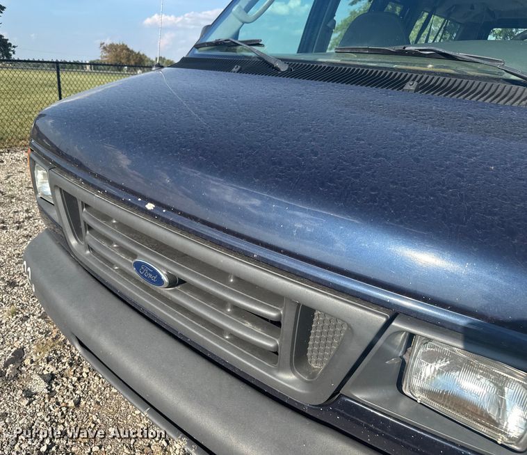 image for item EV1851 2004 Ford E150 van
