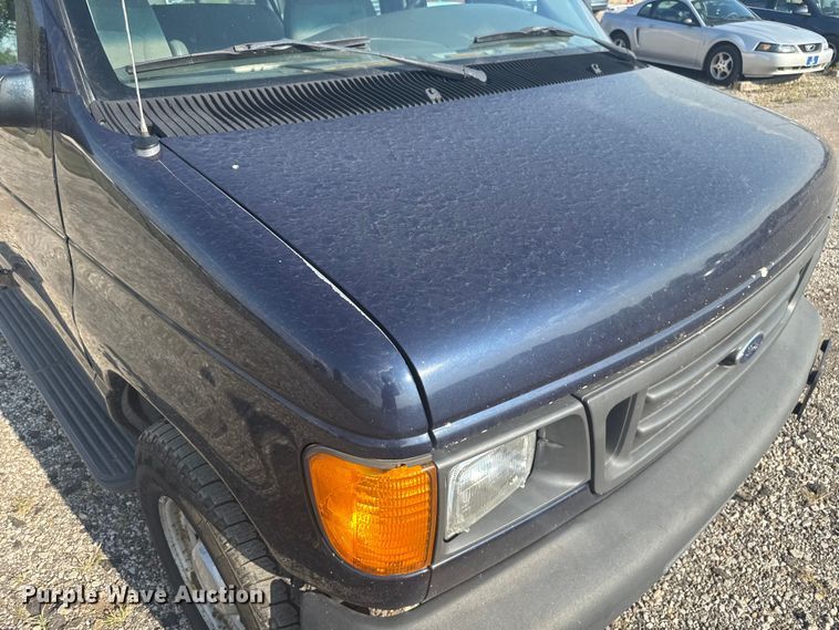 image for item EV1851 2004 Ford E150 van