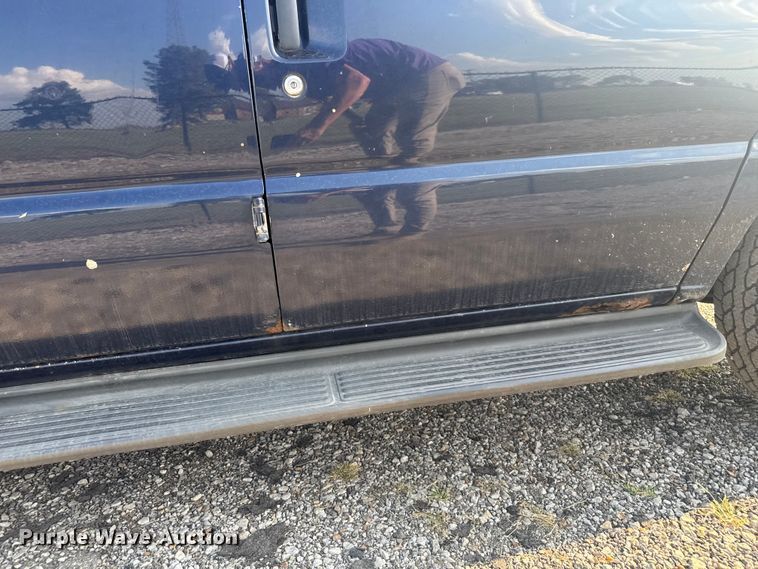 image for item EV1851 2004 Ford E150 van