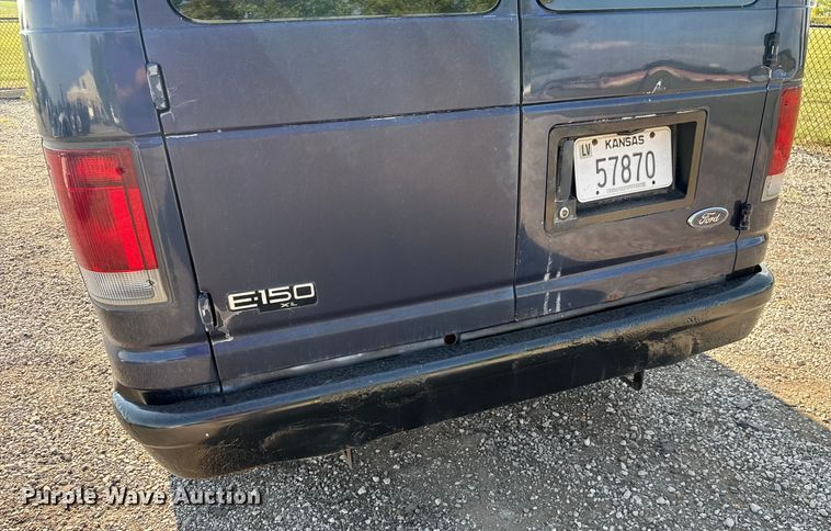 image for item EV1851 2004 Ford E150 van