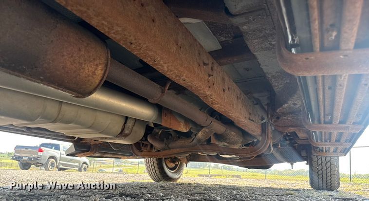 image for item EV1851 2004 Ford E150 van