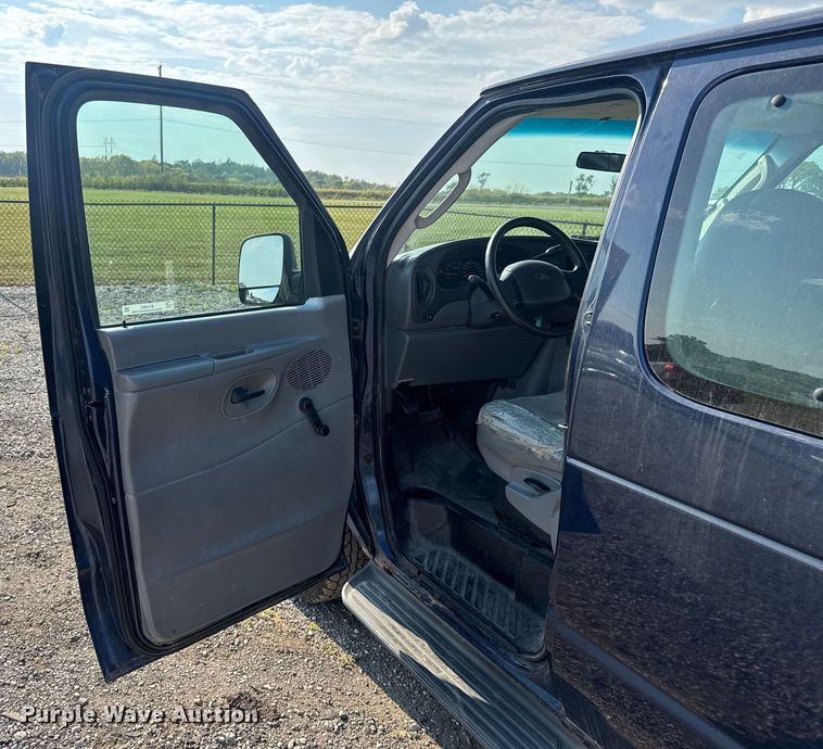 image for item EV1851 2004 Ford E150 van