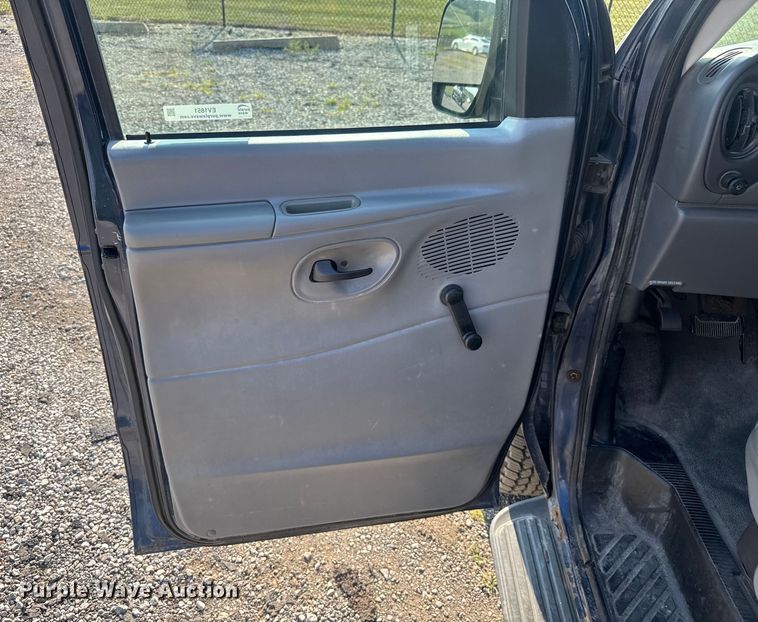 image for item EV1851 2004 Ford E150 van