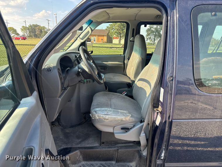 image for item EV1851 2004 Ford E150 van