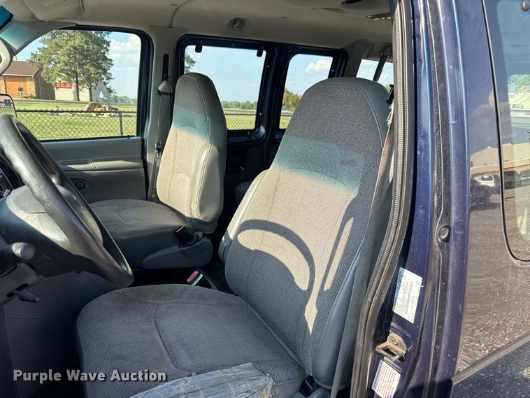 image for item EV1851 2004 Ford E150 van