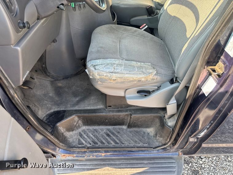 image for item EV1851 2004 Ford E150 van