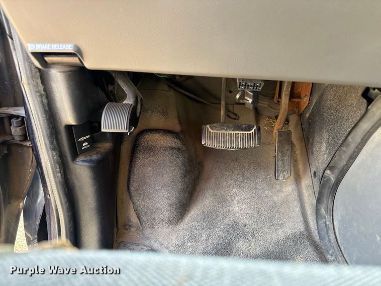 image for item EV1851 2004 Ford E150 van