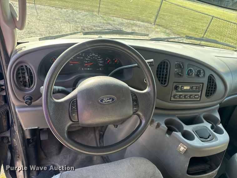 image for item EV1851 2004 Ford E150 van