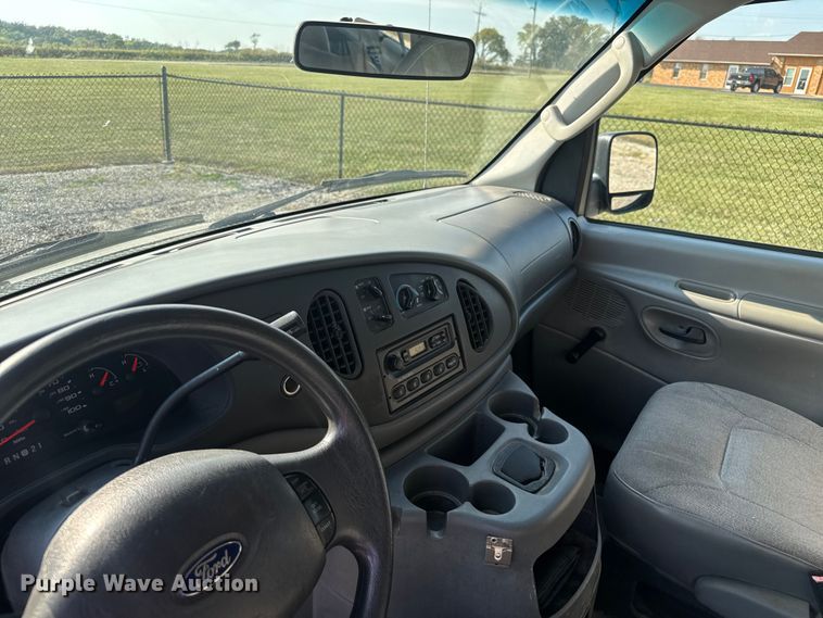 image for item EV1851 2004 Ford E150 van