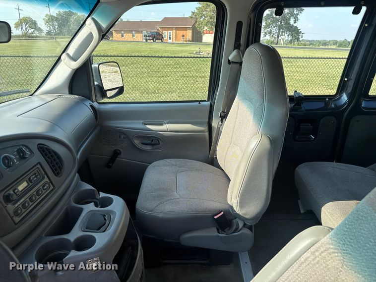 image for item EV1851 2004 Ford E150 van