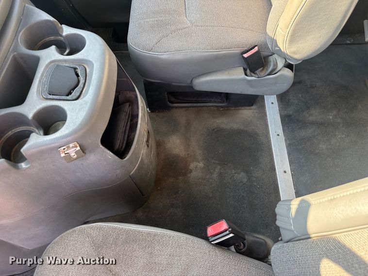 image for item EV1851 2004 Ford E150 van