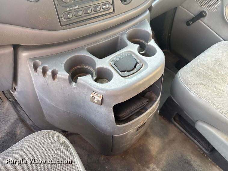 image for item EV1851 2004 Ford E150 van