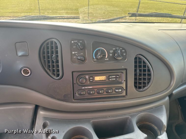 image for item EV1851 2004 Ford E150 van