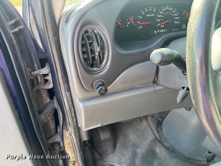 image for item EV1851 2004 Ford E150 van
