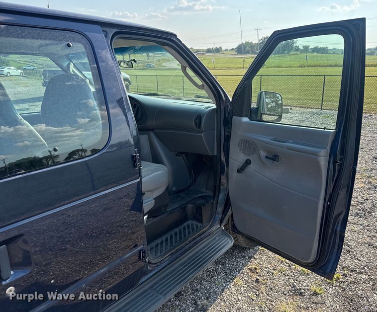 image for item EV1851 2004 Ford E150 van