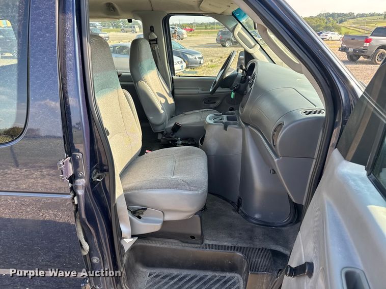 image for item EV1851 2004 Ford E150 van