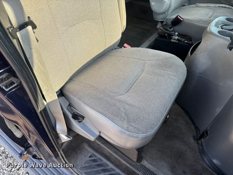 image for item EV1851 2004 Ford E150 van