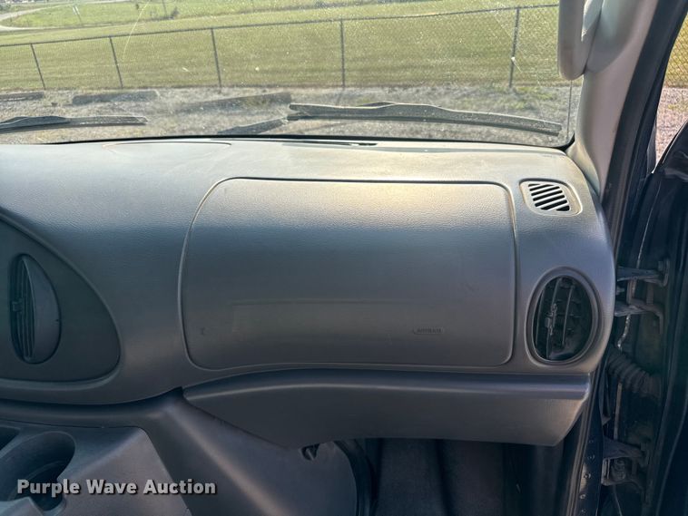 image for item EV1851 2004 Ford E150 van