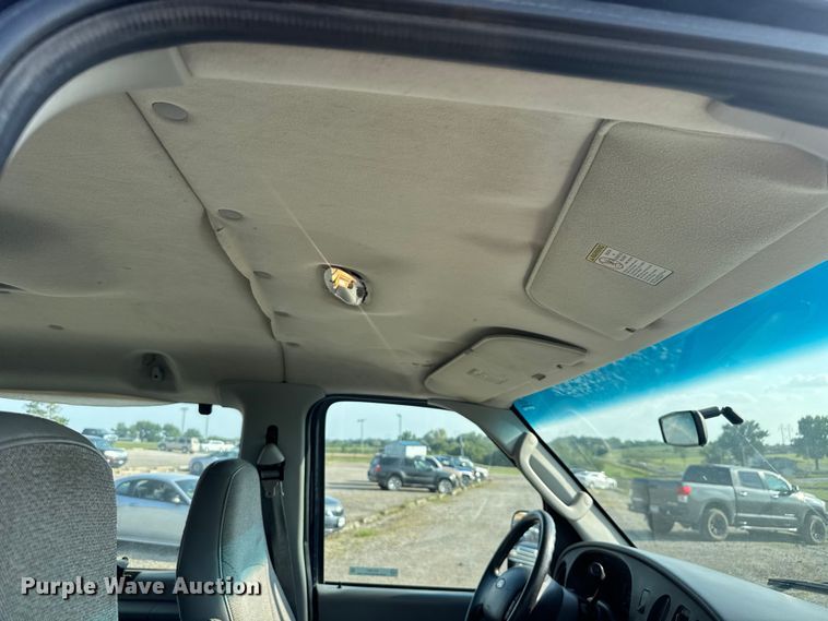 image for item EV1851 2004 Ford E150 van