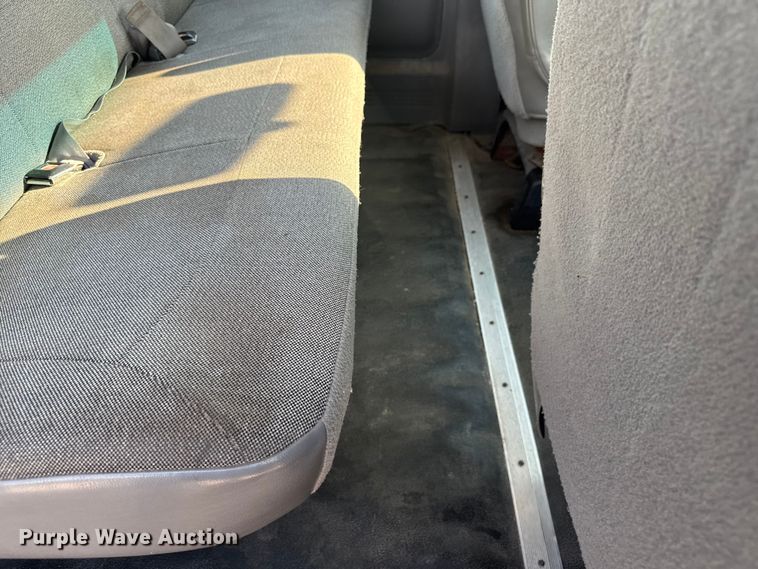 image for item EV1851 2004 Ford E150 van