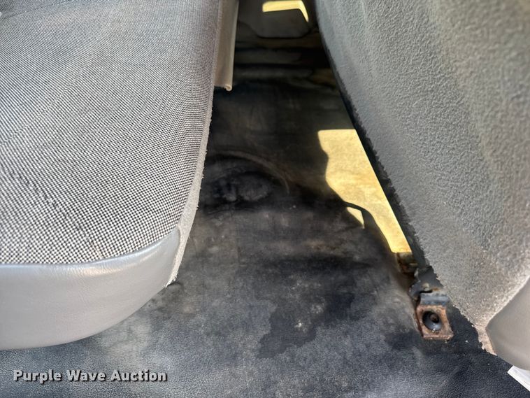 image for item EV1851 2004 Ford E150 van