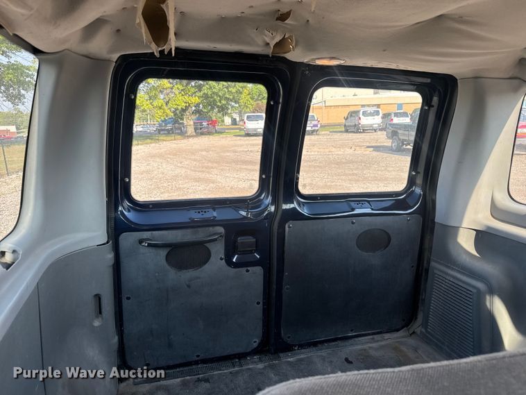 image for item EV1851 2004 Ford E150 van