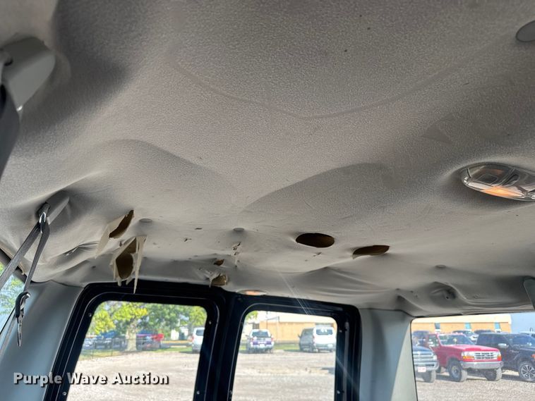 image for item EV1851 2004 Ford E150 van