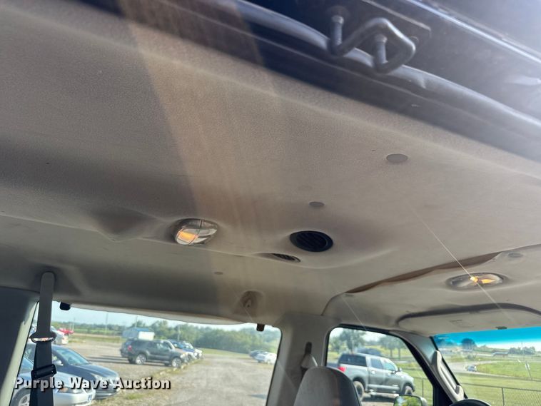 image for item EV1851 2004 Ford E150 van