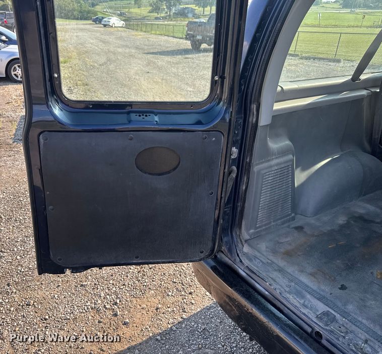 image for item EV1851 2004 Ford E150 van