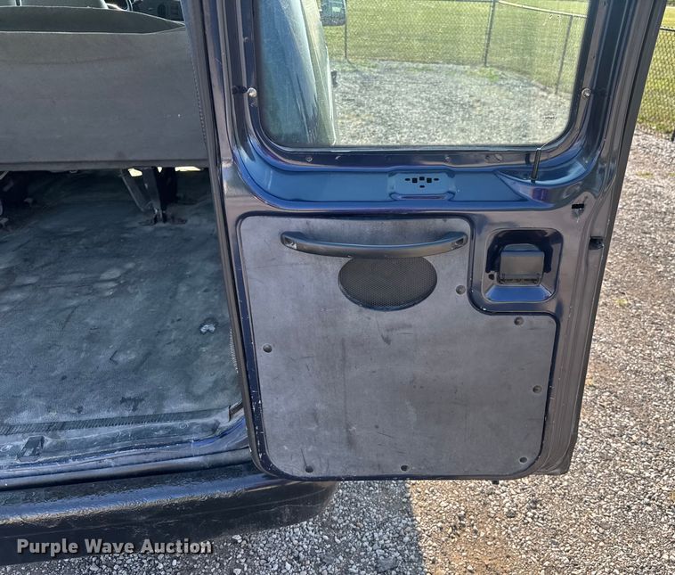 image for item EV1851 2004 Ford E150 van