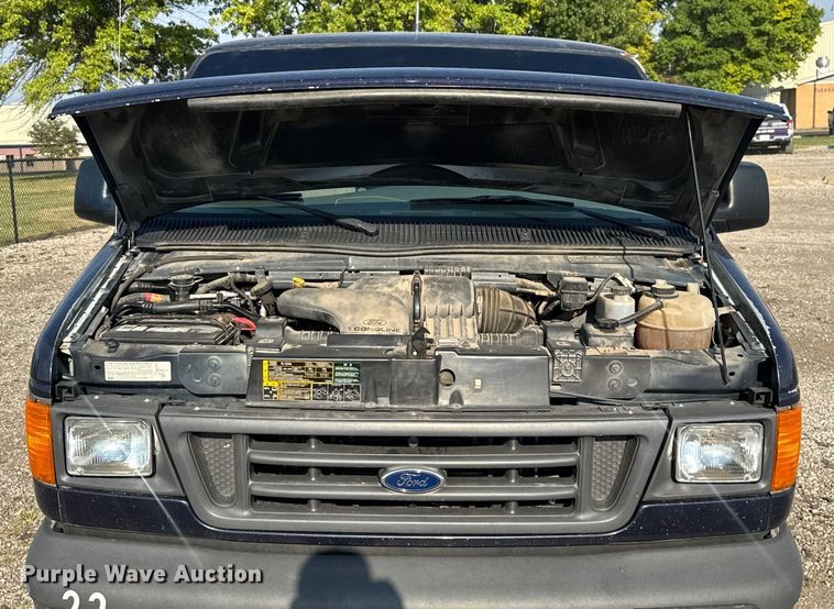 image for item EV1851 2004 Ford E150 van