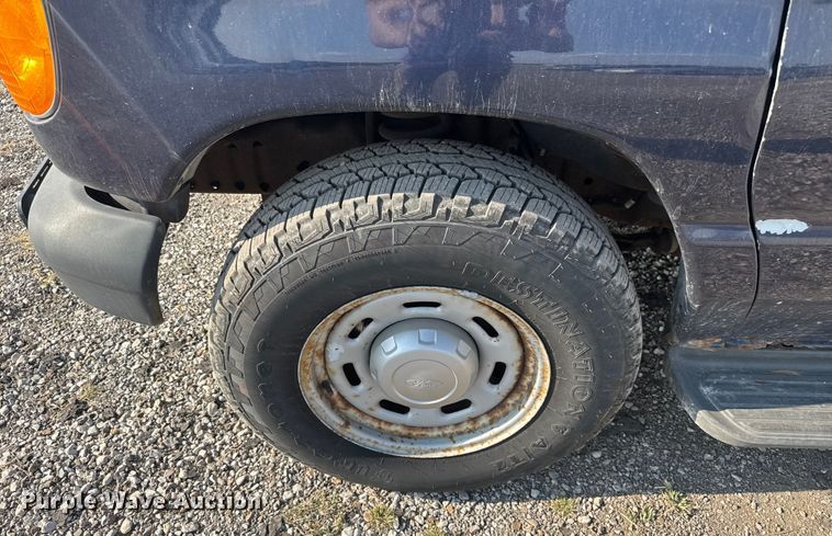 image for item EV1851 2004 Ford E150 van