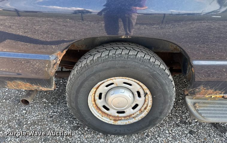 image for item EV1851 2004 Ford E150 van