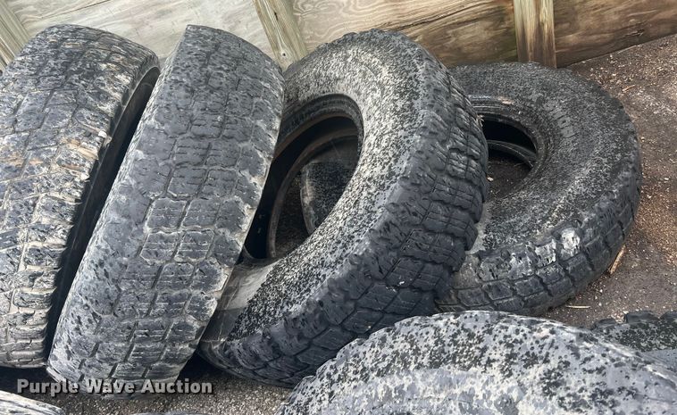 image for item NK9252 Approximately 15 14.00 R24 M+S tires