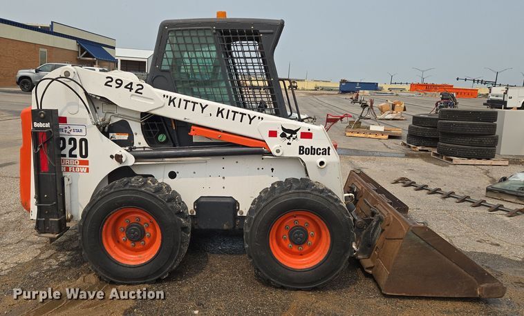 MINI CARGADOR SOBRE RUEDAS 2004 BOBCAT S220