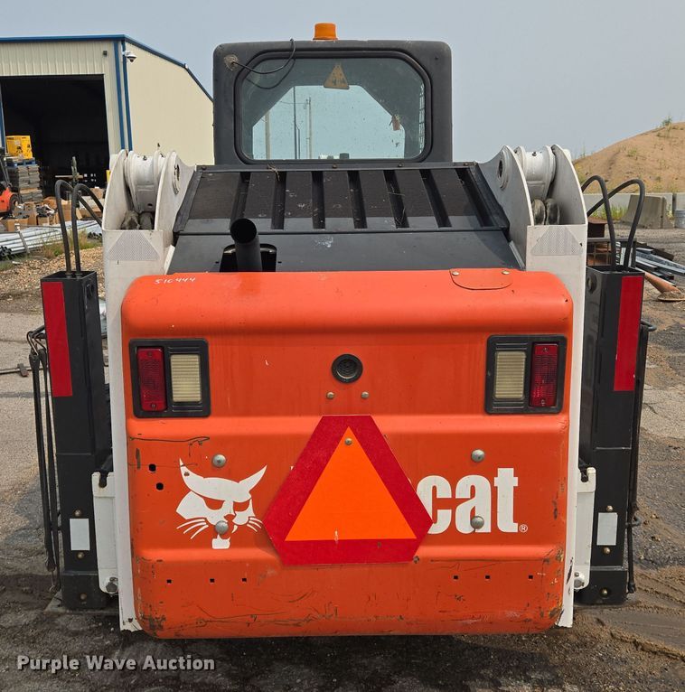 image for item DU6800 2004 Bobcat S220 skid steer loader