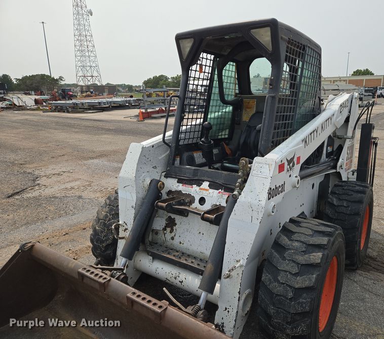 image for item DU6800 2004 Bobcat S220 skid steer loader