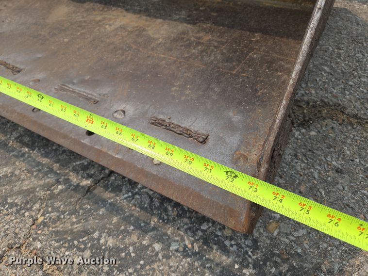 image for item DU6800 2004 Bobcat S220 skid steer loader