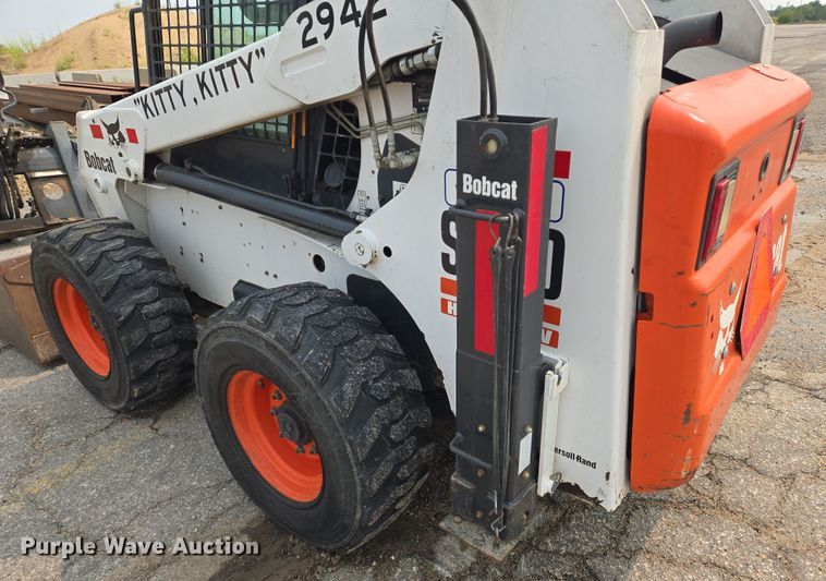 image for item DU6800 2004 Bobcat S220 skid steer loader
