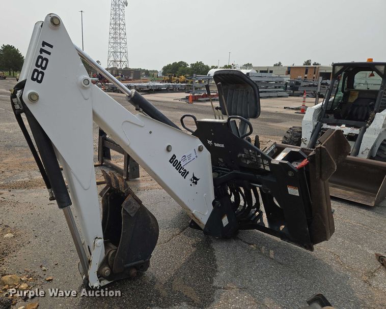 image for item DU6800 2004 Bobcat S220 skid steer loader