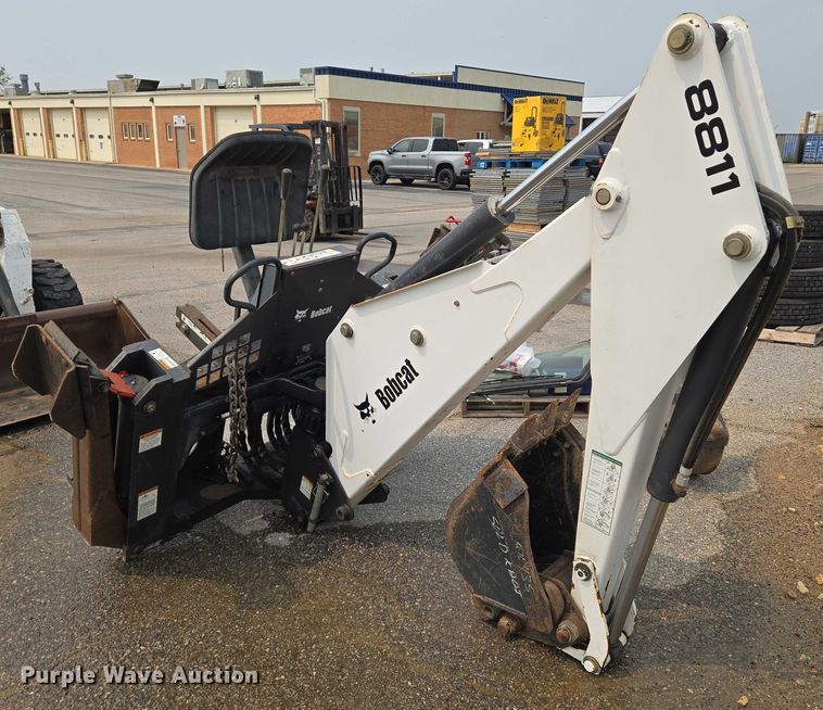 image for item DU6800 2004 Bobcat S220 skid steer loader
