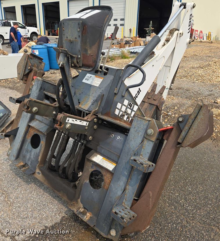 image for item DU6800 2004 Bobcat S220 skid steer loader