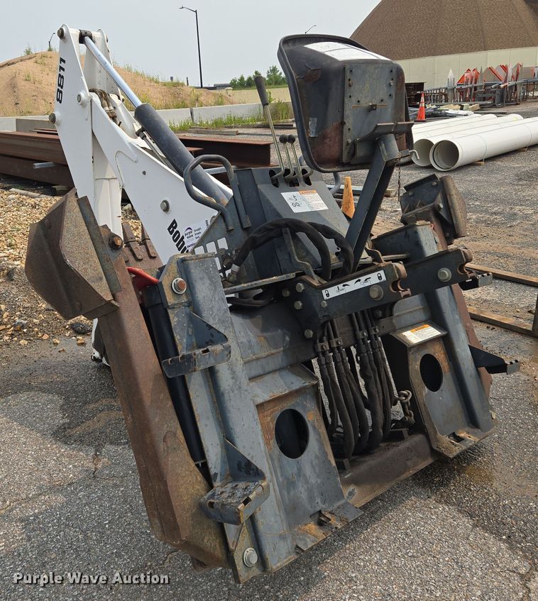 image for item DU6800 2004 Bobcat S220 skid steer loader