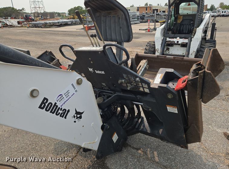image for item DU6800 2004 Bobcat S220 skid steer loader