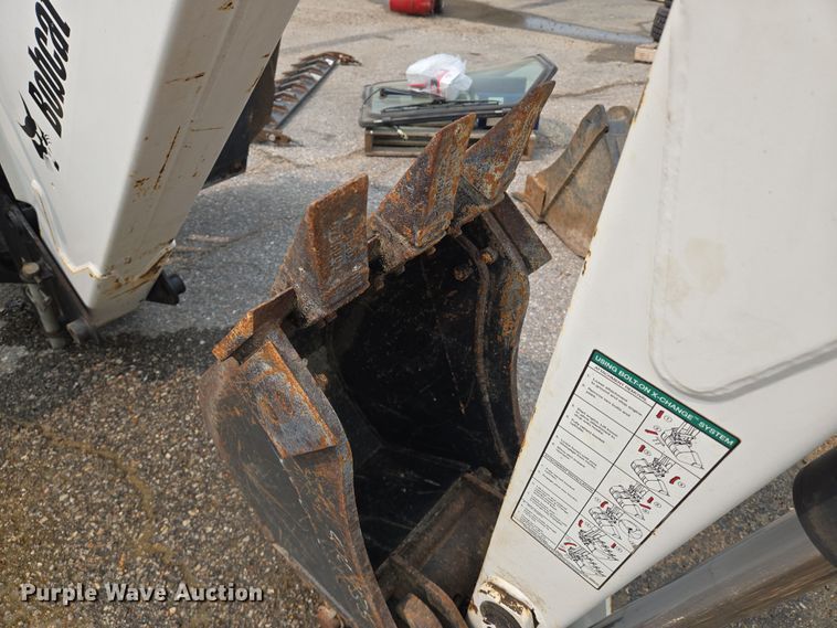 image for item DU6800 2004 Bobcat S220 skid steer loader