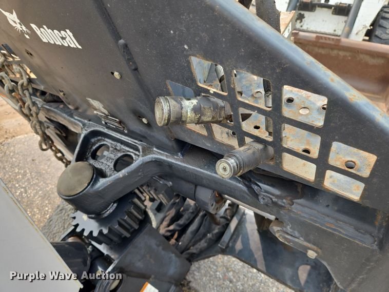 image for item DU6800 2004 Bobcat S220 skid steer loader