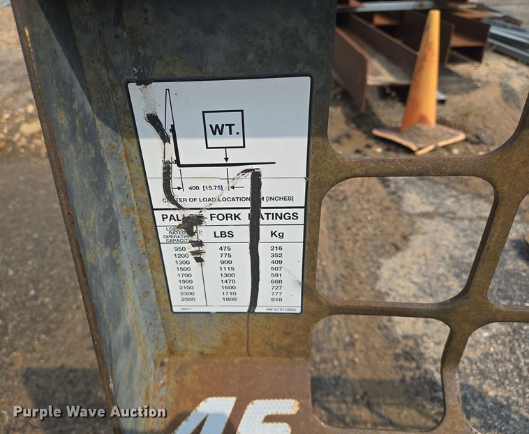 image for item DU6800 2004 Bobcat S220 skid steer loader