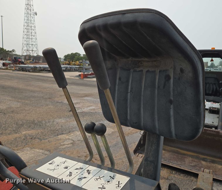 image for item DU6800 2004 Bobcat S220 skid steer loader