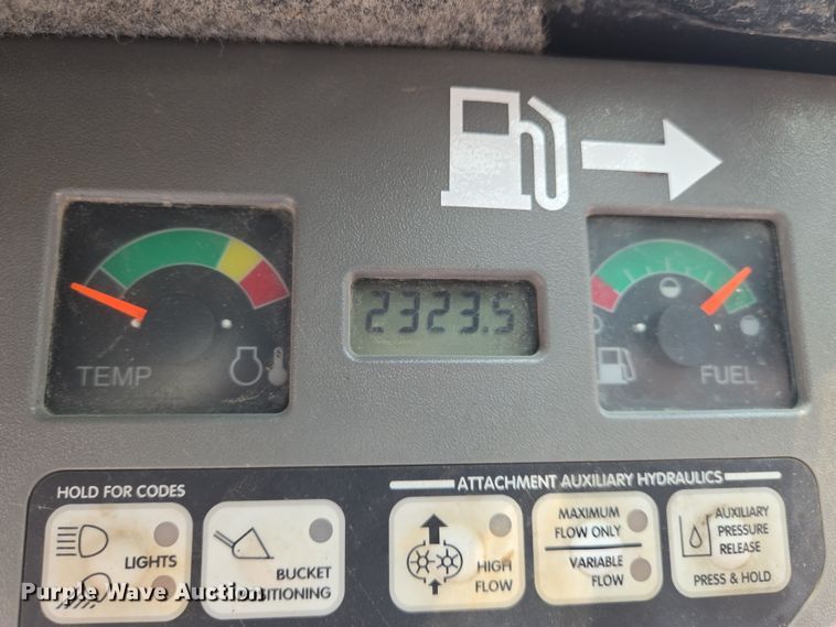 image for item DU6800 2004 Bobcat S220 skid steer loader