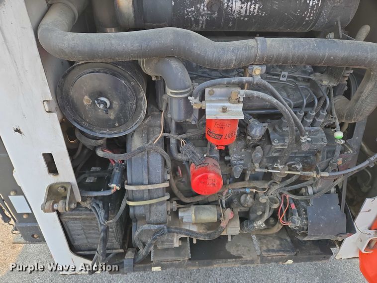 image for item DU6800 2004 Bobcat S220 skid steer loader